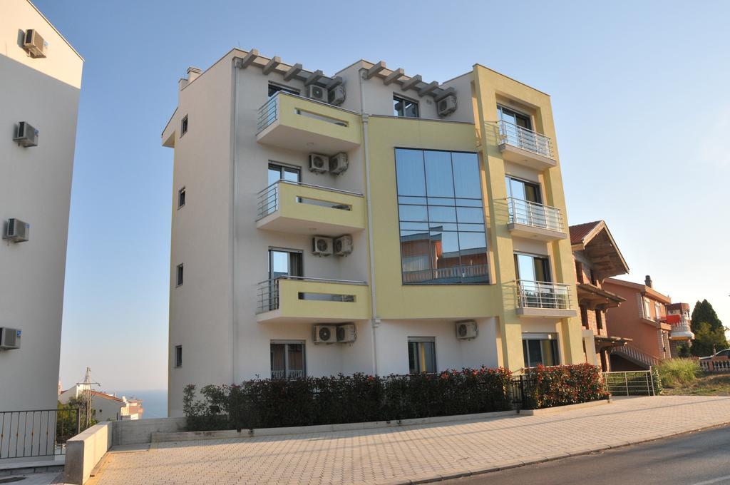 Apartments Ambassador Ulcinj Exterior foto